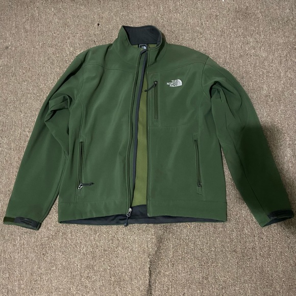 The North Face Jackets & Blazers - COPY - The North face Jacket/ rain jacket in Green